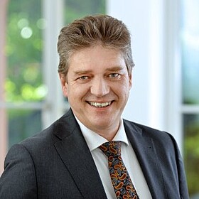 Jochen W.